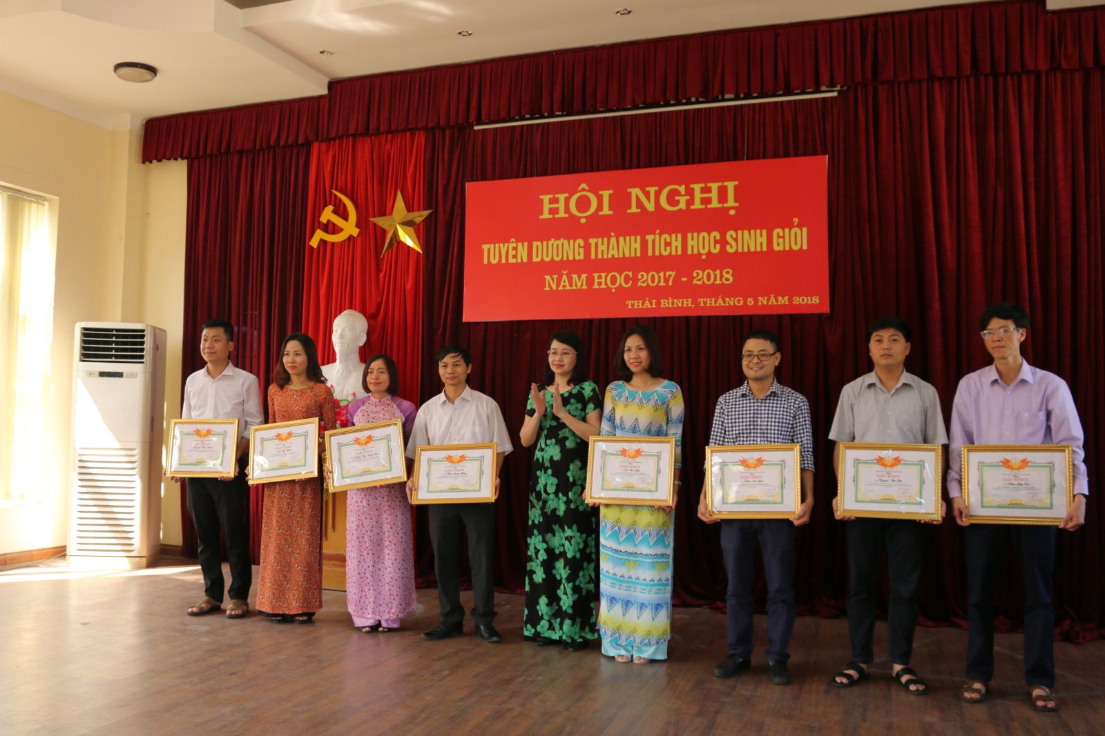 Hội nghị tuyên dương học sinh giỏi năm học 2017 - 2018